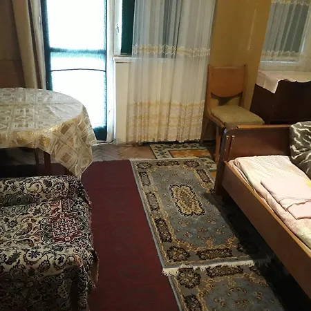 Apartment Chayka Sea Garden- Entire Flat Or Spacious Private Or 3-bed Dorm- Big Balcony Varna